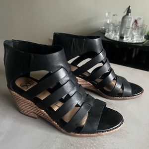 Like new zip-back sandals